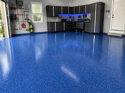 Blue speckled floor with a full chip broadcast